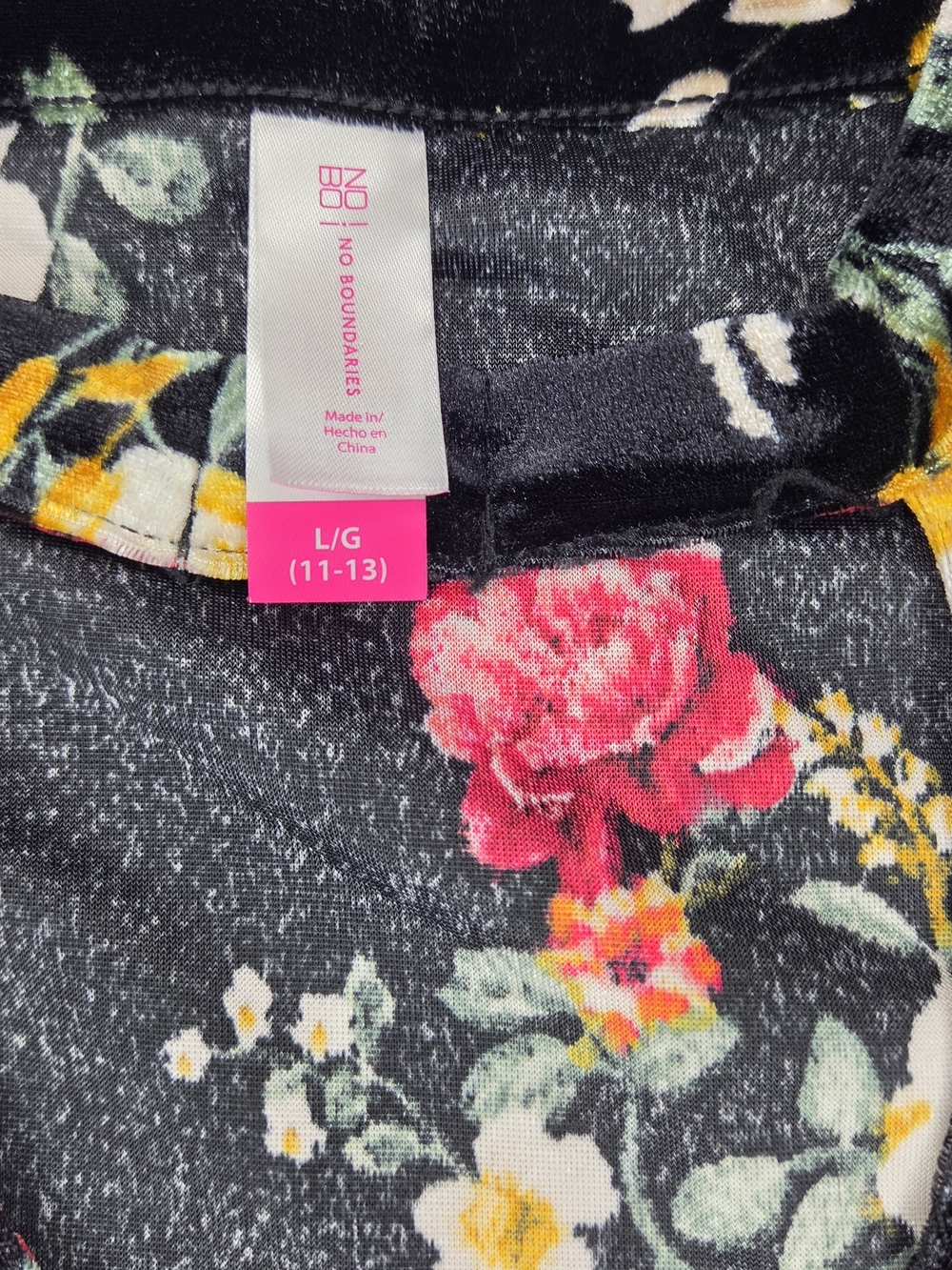 Women’s Black Floral Velvet Cutout Long-Sleeve Top By No Boundaries Size Large - Picture 8 of 9